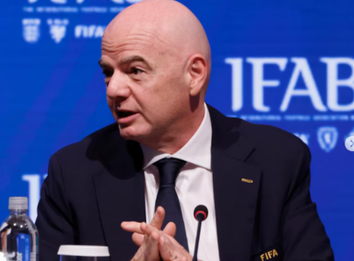 Tarjeta roja por taparse la boca: así regirá la nueva regla en el Mundial 2026