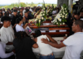 Tras la muerte de 21 personas en el Cauca, disidencias le ofrecieron dinero como reparación a familiares de las víctimas: “Ponerle precio a la vida de quien murió”