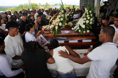 Tras la muerte de 21 personas en el Cauca, disidencias le ofrecieron dinero como reparación a familiares de las víctimas: “Ponerle precio a la vida de quien murió”
