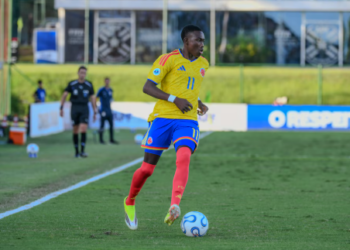Así fue la desgarradora lesión de figura de la selección Colombia en la derrota ante Uruguay en el Sudamericano Sub 17 de Paraguay: “Mi rodilla, mi rodilla”