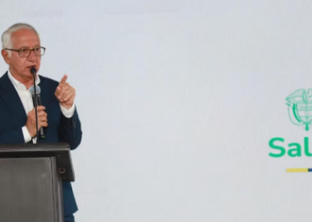 Gobierno Petro quiere fusionar Famisanar con la Nueva EPS para afrontar crisis en la salud