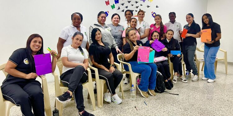 MUJERES DE PEREIRA SE FORTALECEN CON EL CURSO MUJER CONSCIENTE