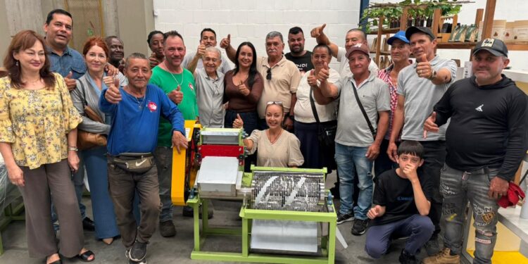 PRODUCTORES CAFETEROS PEREIRANOS BENEFICIADOS POR LA ALCALDÍA DE PEREIRA