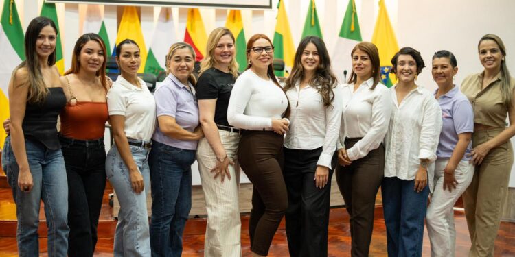 EL PROGRAMA DE EQUIDAD DE GÉNERO PARA LA MUJER DE LA ALCALDÍA DE PEREIRA SOCIALIZÓ SUS SERVICIOS Y LAS RUTAS DE ATENCIÓN EN LA ASAMBLEA DEPARTAMENTAL