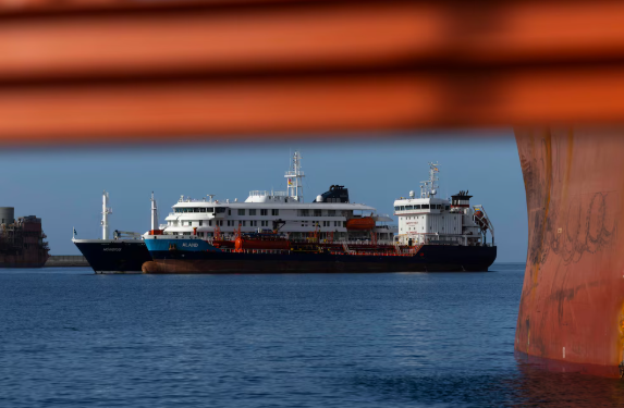 Un avión se llevará a los últimos 22 pasajeros del crucero afectado por el brote de hantavirus esta tarde