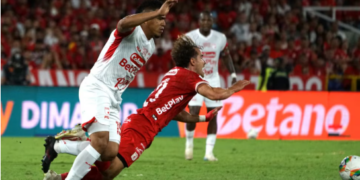 Independiente Santa Fe goleó 4-0 al América de Cali en El Campín y avanzó a semifinales con triplete de Rodallega