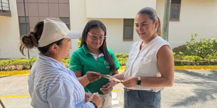 PEREIRA FORTALECE LA CULTURA AMBIENTAL CON JORNADAS PUERTA A PUERTA SOBRE MANEJO DE RESIDUOS
