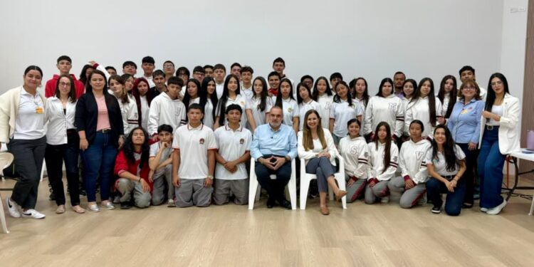 Jóvenes de Tribunas acercan su formación técnica al mundo empresarial