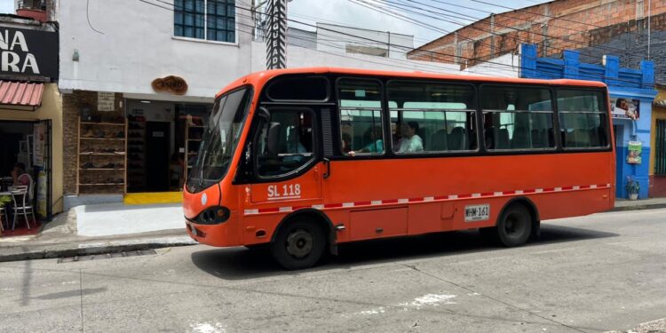 “Rutas de la Democracia”, estrategia del AMCO y empresas de transporte público colectivo, para que los ciudadanos puedan ir a votar sin pagar pasaje, este domingo 31 de mayo