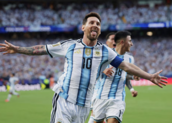El gesto de Messi con una figura de Argelia que enterneció las redes sociales tras el triunfo de Argentina en el Mundial