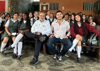 ORIENTACIÓN PARA UN MEJOR FUTURO EN LAS CHARLAS CON EL SECRE