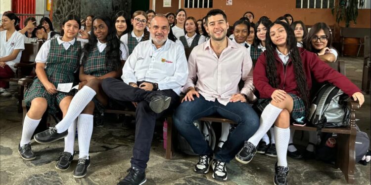 ORIENTACIÓN PARA UN MEJOR FUTURO EN LAS CHARLAS CON EL SECRE