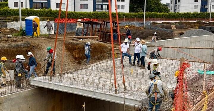 INICIÓ EL CIERRE DE LA CUBIERTA DEL PASO DEPRIMIDO EN LA INTERSECCIÓN CORALES