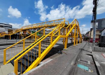 PEREIRA CONTINÚA RENOVANDO SUS PUENTES PEATONALES