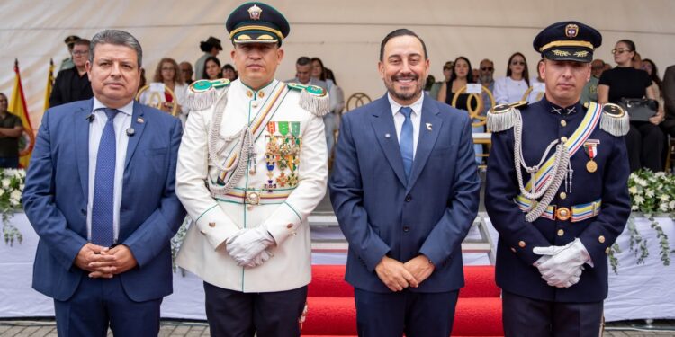 Juan Diego Patiño conmemoró los 216 años de la Independencia honrando a quienes protegen la seguridad de los colombianos