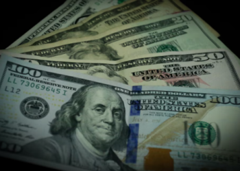 El peso colombiano le gana terreno al dólar estadounidense y llega a cifras que no se veían hace diez años: qué pasará al cierre de 2026