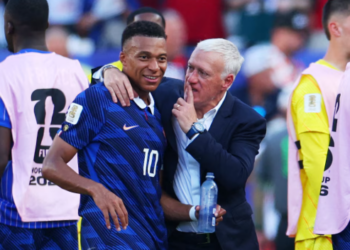 La estrategia del DT de Francia para proteger a Mbappé después de una reacción ante Paraguay que generó críticas en el Mundial