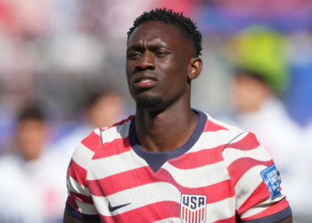 “Cruzó una línea roja”: duro comunicado de la UEFA tras la habilitación al goleador de Estados Unidos que había sido expulsado