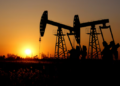 Los precios del petróleo se encaminan a una ganancia semanal del 5% mientras persisten los riesgos de suministro en Medio Oriente