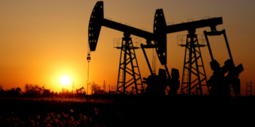 Los precios del petróleo se encaminan a una ganancia semanal del 5% mientras persisten los riesgos de suministro en Medio Oriente