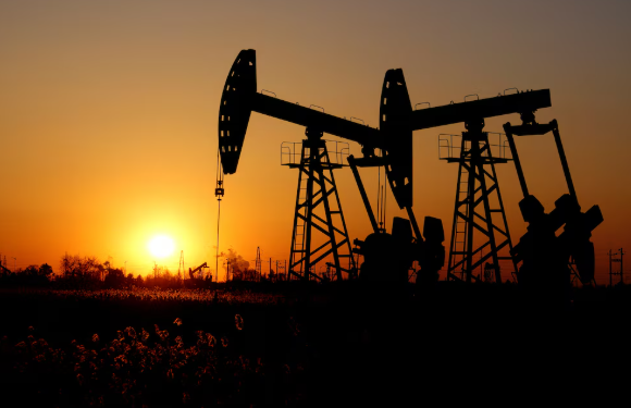 Los precios del petróleo se encaminan a una ganancia semanal del 5% mientras persisten los riesgos de suministro en Medio Oriente