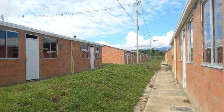 Gobernación de Risaralda y EDUR alertan por falsas adjudicaciones de vivienda en La Virginia y denuncian estafas ante la Fiscalía