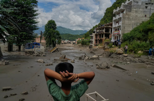 El derrumbe de un glaciar en el Himalaya ya dejó 584 muertos: se duplicaron los desaparecidos en Nepal