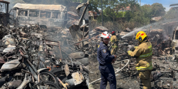 IRRESPONSABILIDAD QUE TERMINA EN EMERGENCIA: QUEMA PROHIBIDA PROVOCA INCENDIO EN PERLA DEL SUR