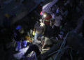 En imágenes: labores de rescate no se detienen, así fue la operación en la noche tras el terremoto de 7,4 en Colombia