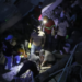 En imágenes: labores de rescate no se detienen, así fue la operación en la noche tras el terremoto de 7,4 en Colombia