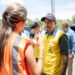 GOBERNADOR JUAN DIEGO PATIÑO ENVÍA 300 TEJAS Y MERCADOS PARA LA VIRGINIA
