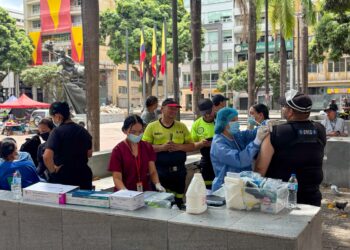 PROTEGEMOS A QUIENES ESTÁN AL FRENTE