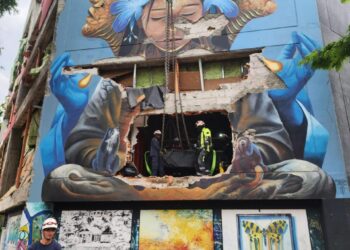 DEL CORAZÓN DEL TEATRO EMERGIÓ UN PIANO