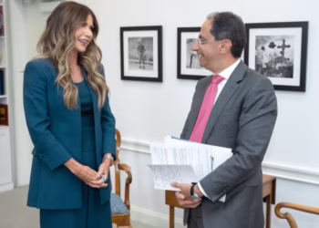El vicepresidente José Manuel Restrepo se reunió con Kristi Noem, delegada del Escudo de las Américas, previo a su intervención en la ONU: así fue el encuentro