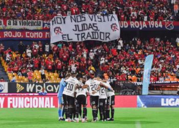 Juan Guillermo Cuadrado debutó con Millonarios y la hinchada del Independiente Medellín le envió un fuerte mensaje con un trapo en la tribuna del Atanasio Girardot: “Hoy nos visita Judas, el traidor”