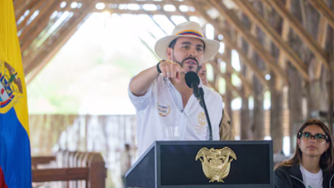 Abelardo de la Espriella confirmó que cada mes donará su sueldo a causas sociales, tras entregar el primero a dos ancianatos de Quindío
