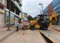 AVANZA LA RECOLECCIÓN DE ESCOMBROS EN EL CENTRO DE PEREIRA: LIBERAN TRAMO DE LA CARRERA OCTAVA