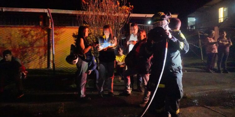 ALCALDÍA DE PEREIRA ATIENDE INCENDIO ESTRUCTURAL EN EL CORREGIMIENTO DE ARABIA