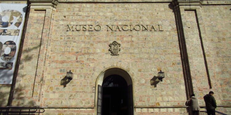 Freno judicial al Gobierno: Juez ordena restituir piezas retiradas del Museo Nacional en 48 horas
