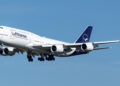 Pánico en vuelo Bogotá-Frankfurt: Pasajero intentó abrir las puertas del avión en pleno viaje