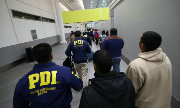 Mano dura en el sur: Chile expulsa a 21 colombianos acusados de delinquir