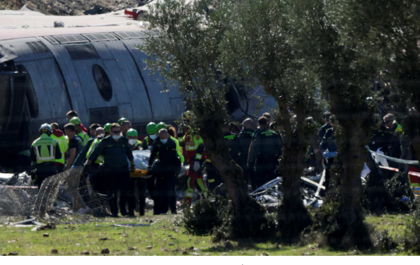 TRAGEDIA FERROVIARIA EN ESPAÑA: AL MENOS 64 MUERTOS TRAS CHOQUE DE DOS TRENES DE ALTA VELOCIDAD