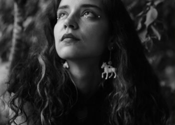 Alesia Issa, artista bielorrusa, hace visible lo invisible