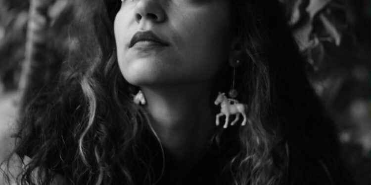 Alesia Issa, artista bielorrusa, hace visible lo invisible